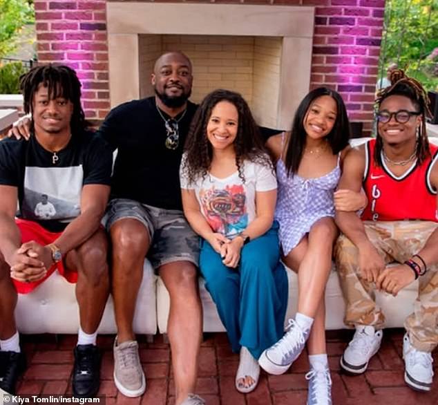 Kiya and Tomlin share three children, including boys Michael Dean and Mason