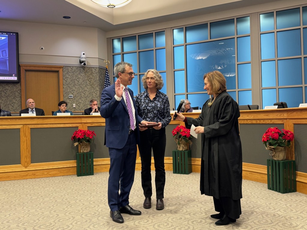 Lower Merion commissioners re-elect Todd Sinai as president, swear in 5 new members and incumbent