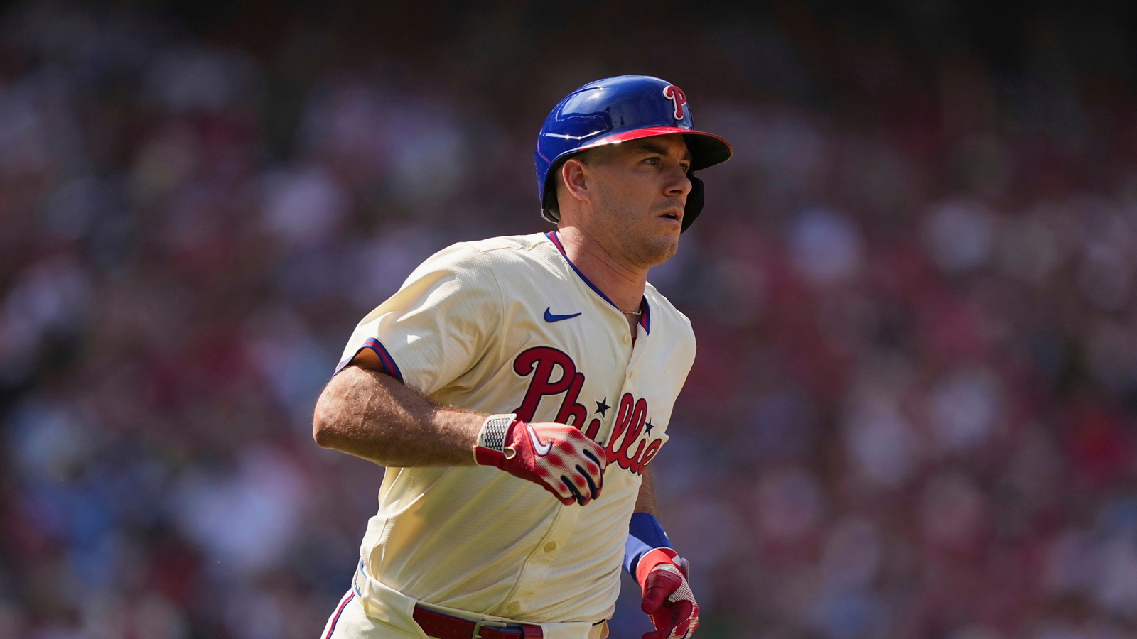 J.T. Realmuto agrees to $45 million, 3-year deal to stay with Phillies, AP source says