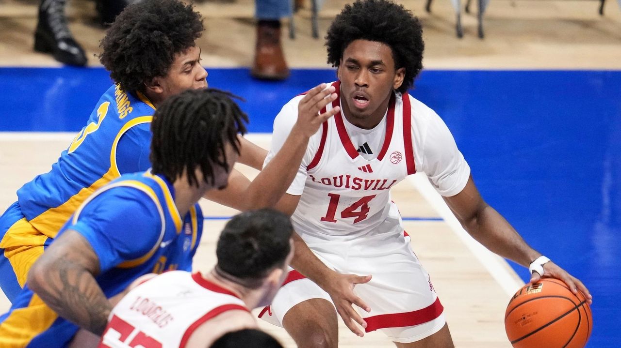 Ryan Conwell scores 24 points as No. 20 Louisville routs Pittsburgh 100-59