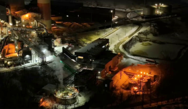 Explosion at Pennsylvania plant injures 4 people, sends them to hospital