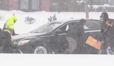 Bystanders jump in to free stuck car in Pittsburgh