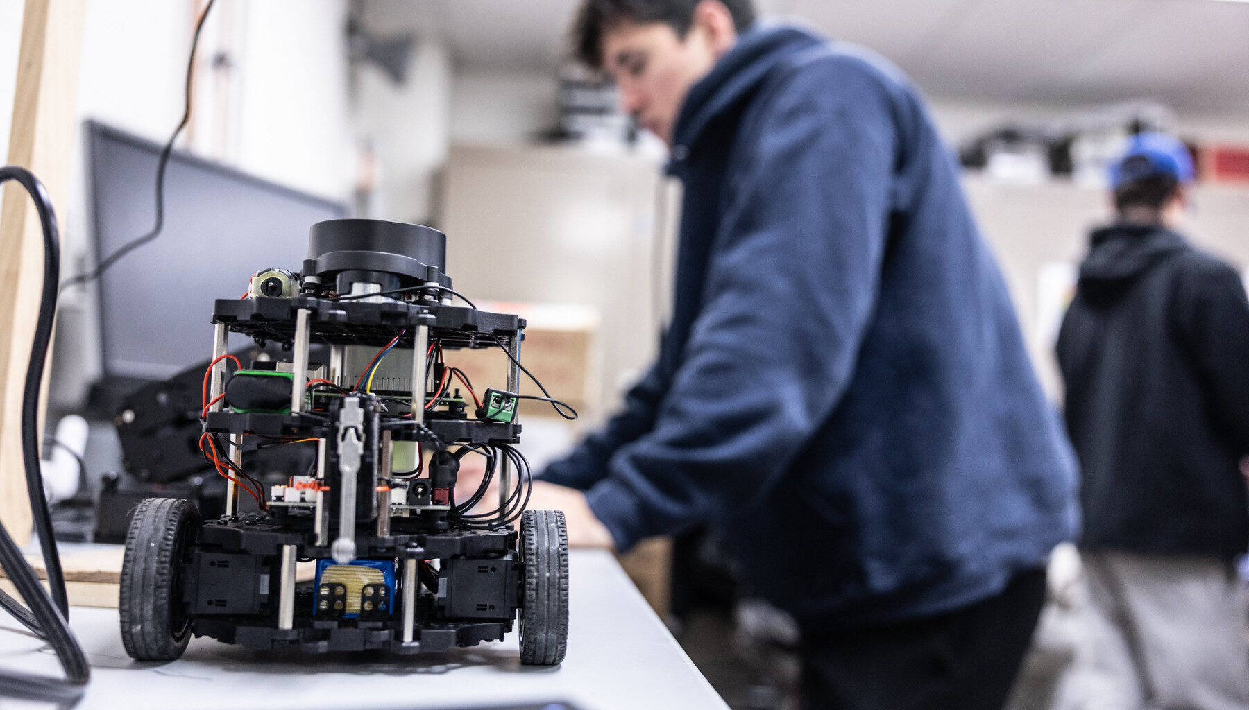 Gripping Robotics Course Fuels Hands-On, Collaborative Learning