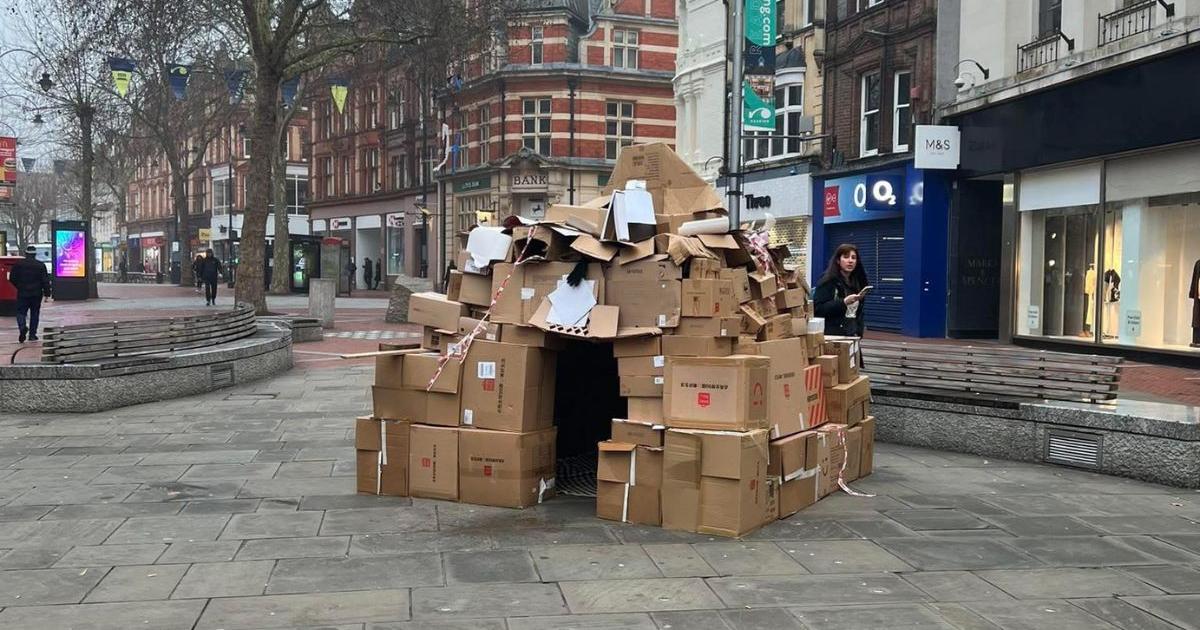 Reading makeshift homeless shelter removed from town centre