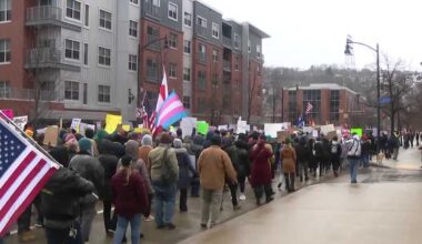 Hundreds march to ICE offices in Pittsburgh following Minneapolis shooting