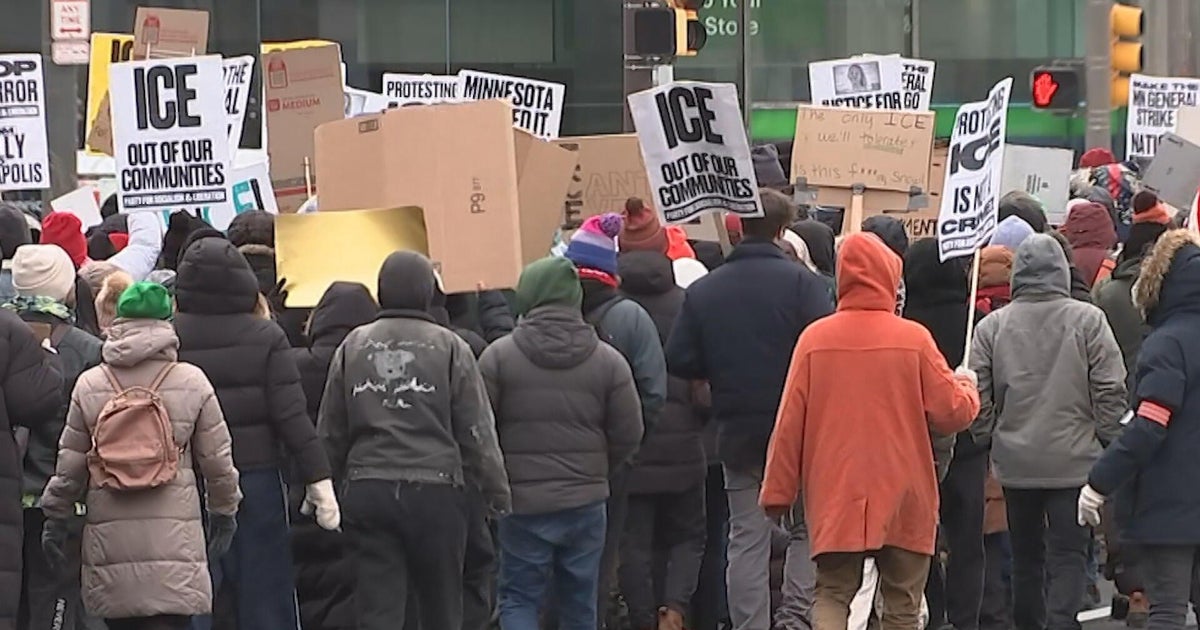 Philly protesters rally in support of Minnesota after another shooting by federal agents: "It's really scary"