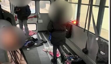 Philadelphia students seen sitting on floor of seatless school bus – NBC10 Philadelphia