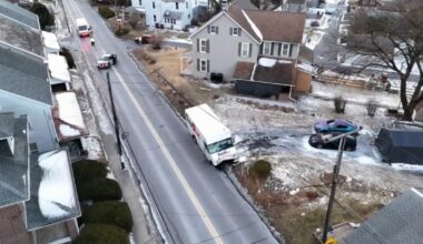 FedEx truck crashes into pole, causing power outage in Whitehall | Allentown Area