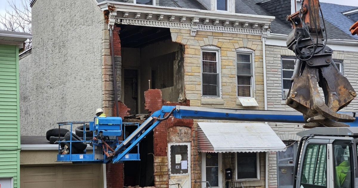 Demolition crew called to scene of partial building collapse in Reading | Berks Regional News