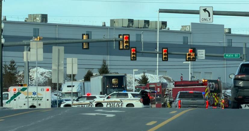 Several injuries reported after box truck, tractor trailer, and vehicle collide in Palmer Township | Easton Area