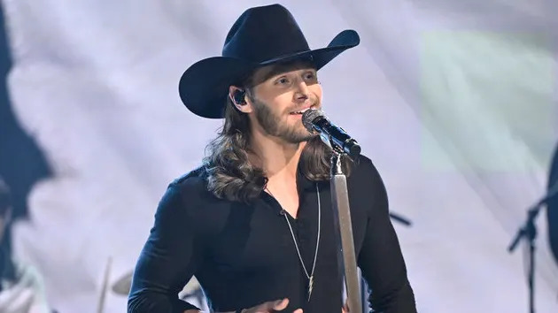 Warren Zeiders (Todd Owyoung/NBC)