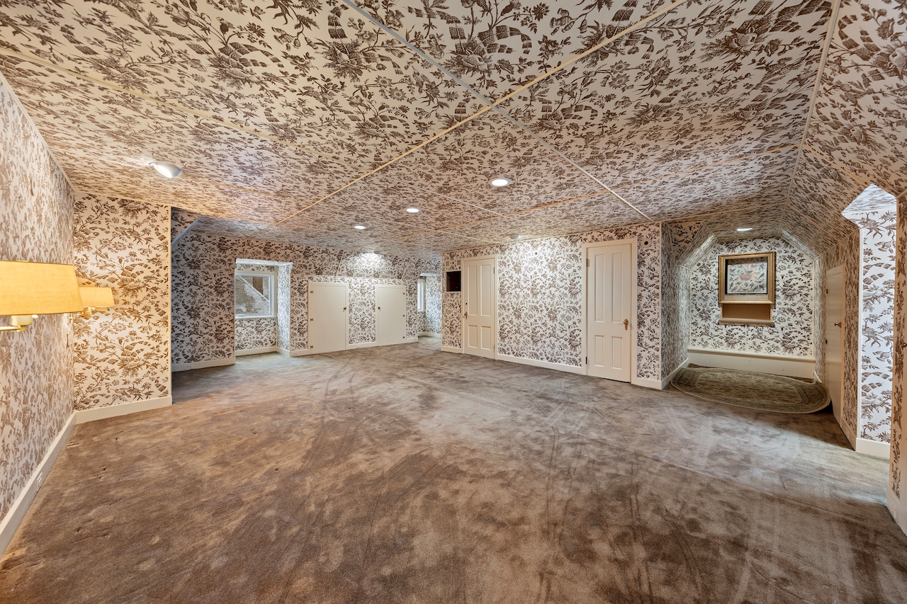 13904 Edgewater Drive, Lakewood: House of the Week