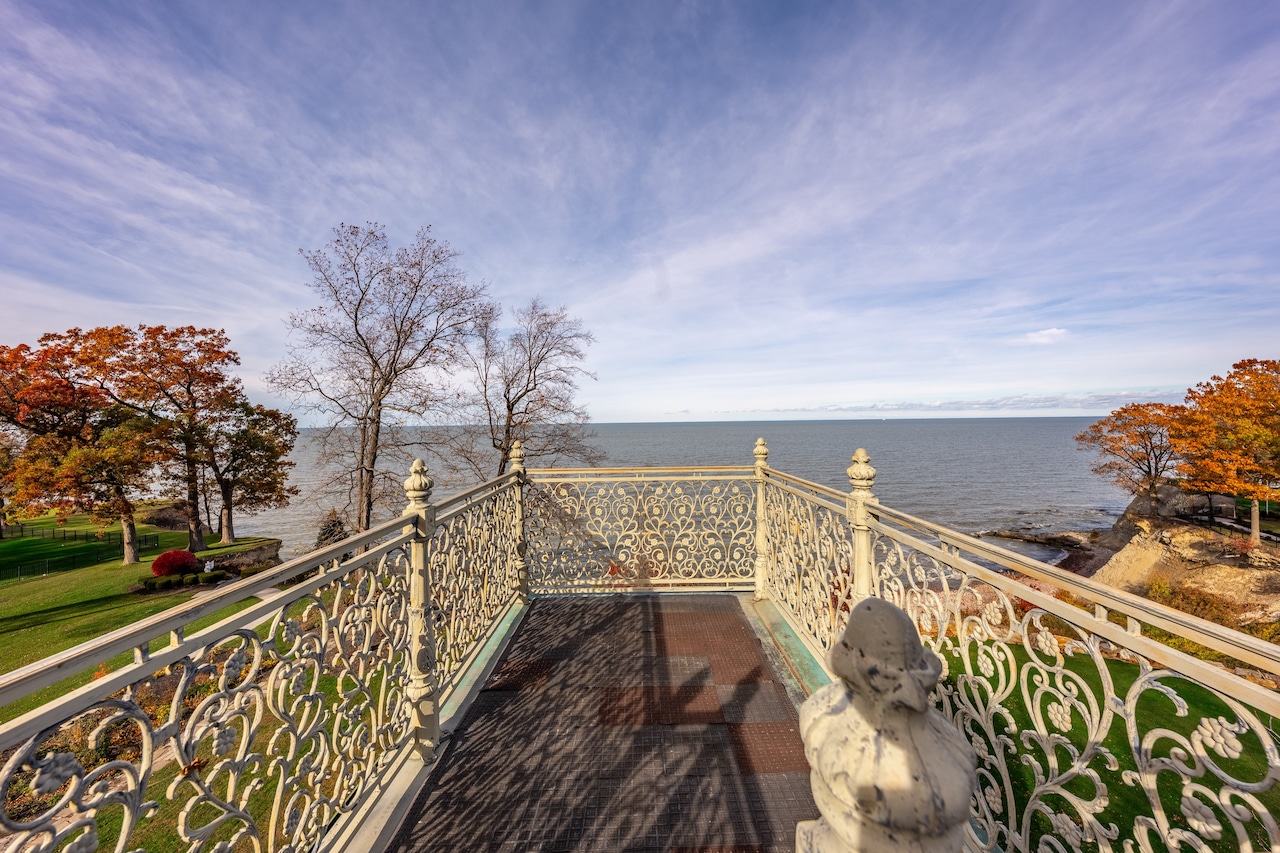 13904 Edgewater Drive, Lakewood: House of the Week