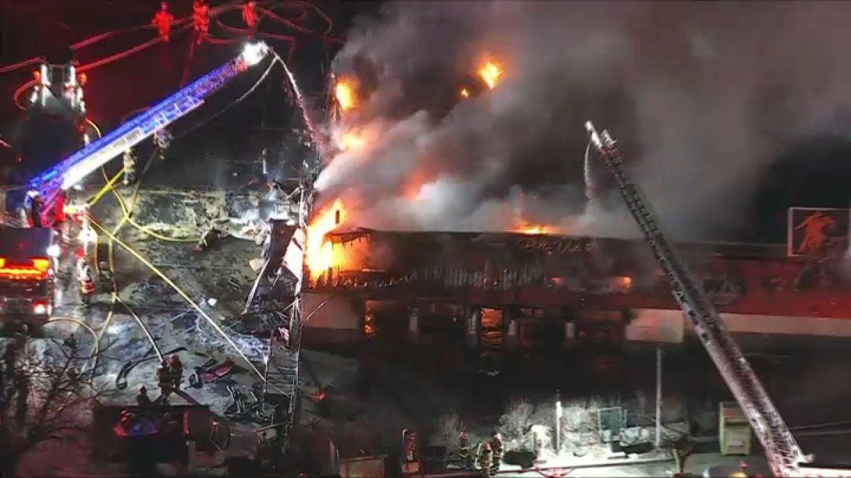 Heavy flames and smoke tear through North Philadelphia restaurant – NBC10 Philadelphia