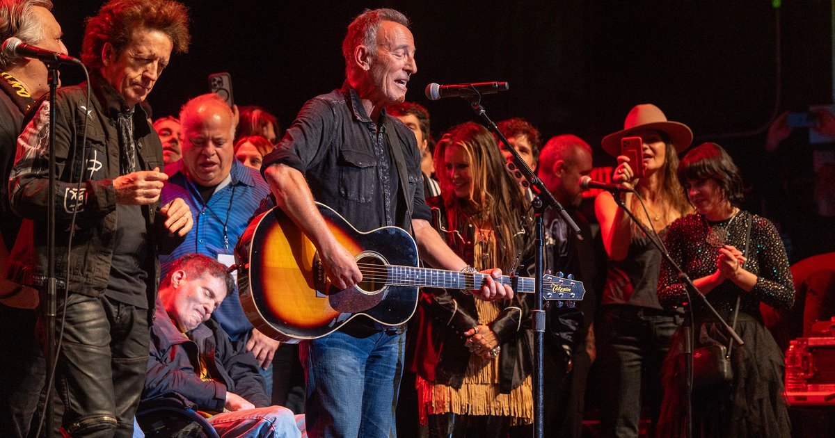 Bruce Springsteen dedicates song to woman killed by ICE agent in Minneapolis
