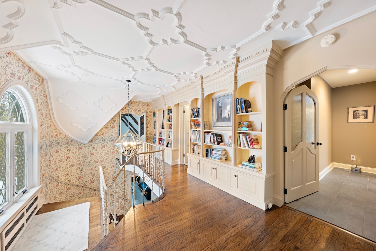 13904 Edgewater Drive, Lakewood: House of the Week