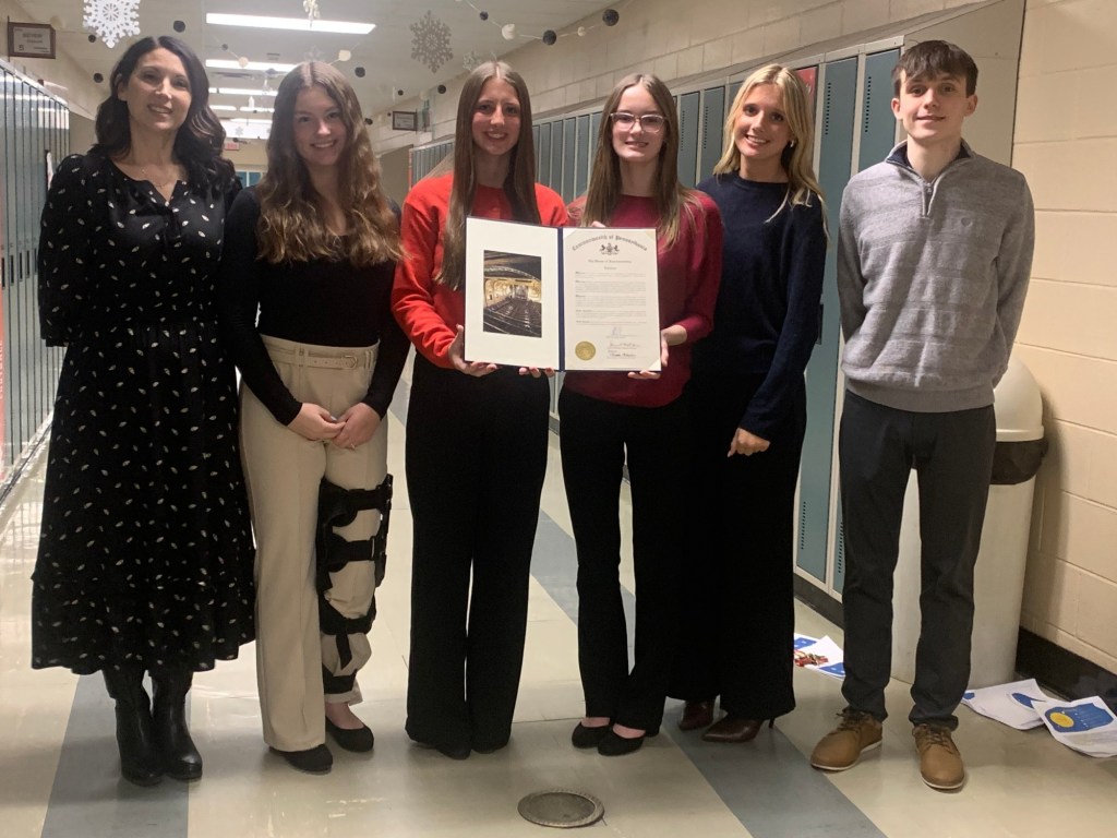 Community celebrates Crestwood FBLA