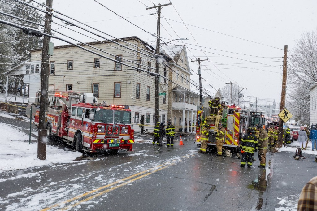 Structure fire damages apartment building, bar in Avoca