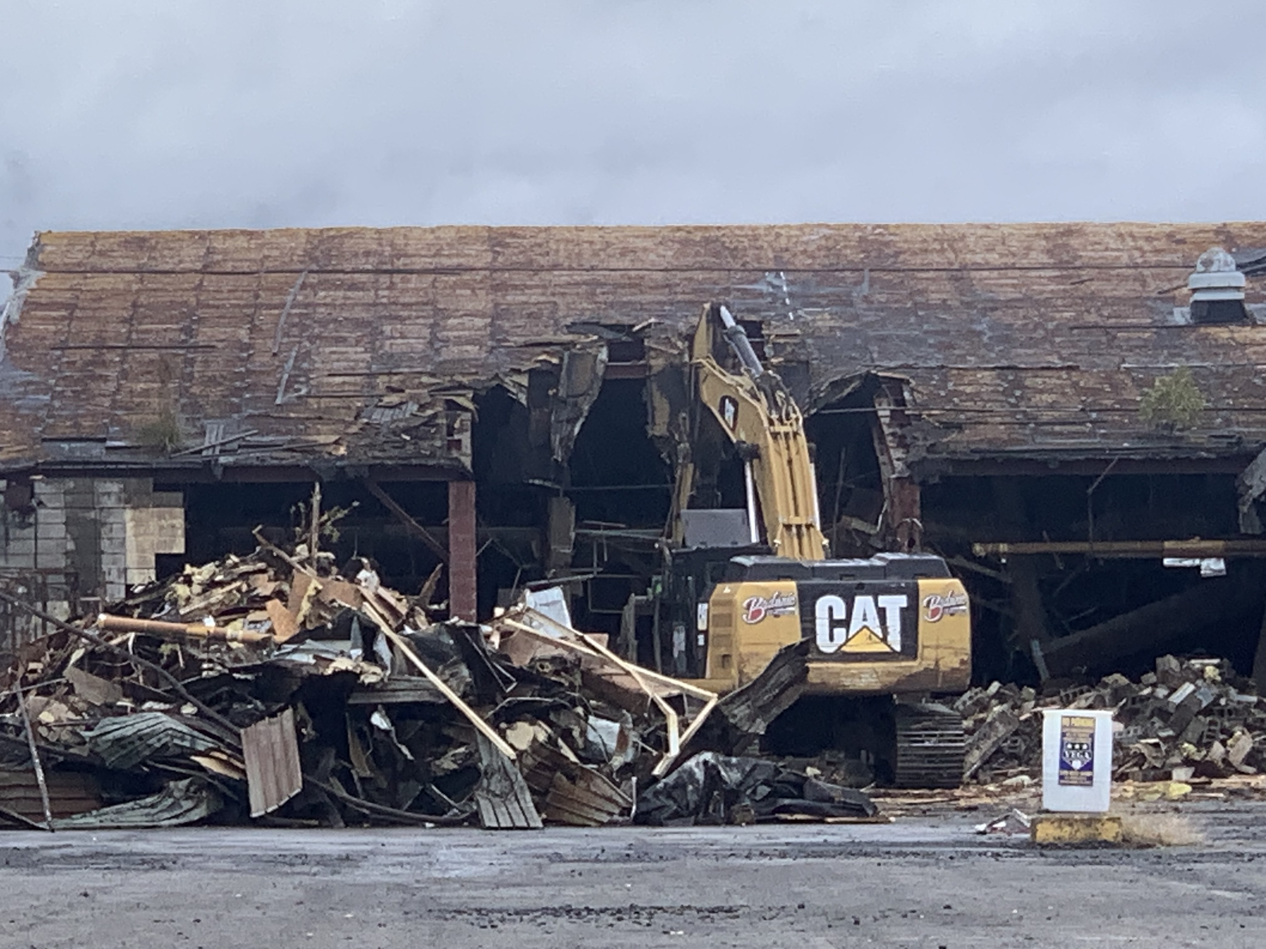 Demolition of Stanton Lanes on Monday, Oct. 20, 2025 (CHRISTOPHER...