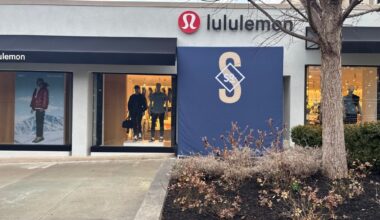 Police investigate smash-and-grab burglary at Ardmore's Lululemon