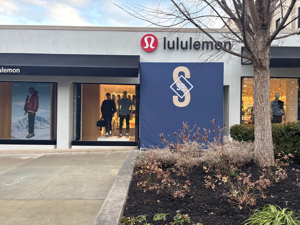 Police investigate smash-and-grab burglary at Ardmore's Lululemon