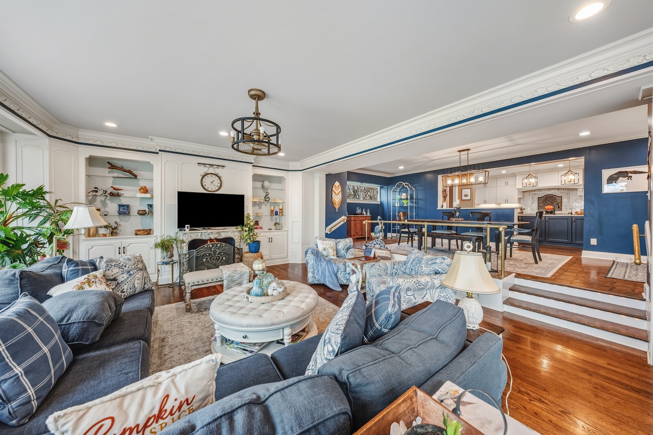 13904 Edgewater Drive, Lakewood: House of the Week