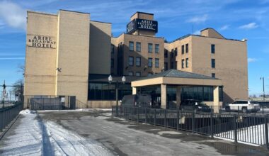 Ariel Broadway Hotel sets the table for Valentine’s Day dinner