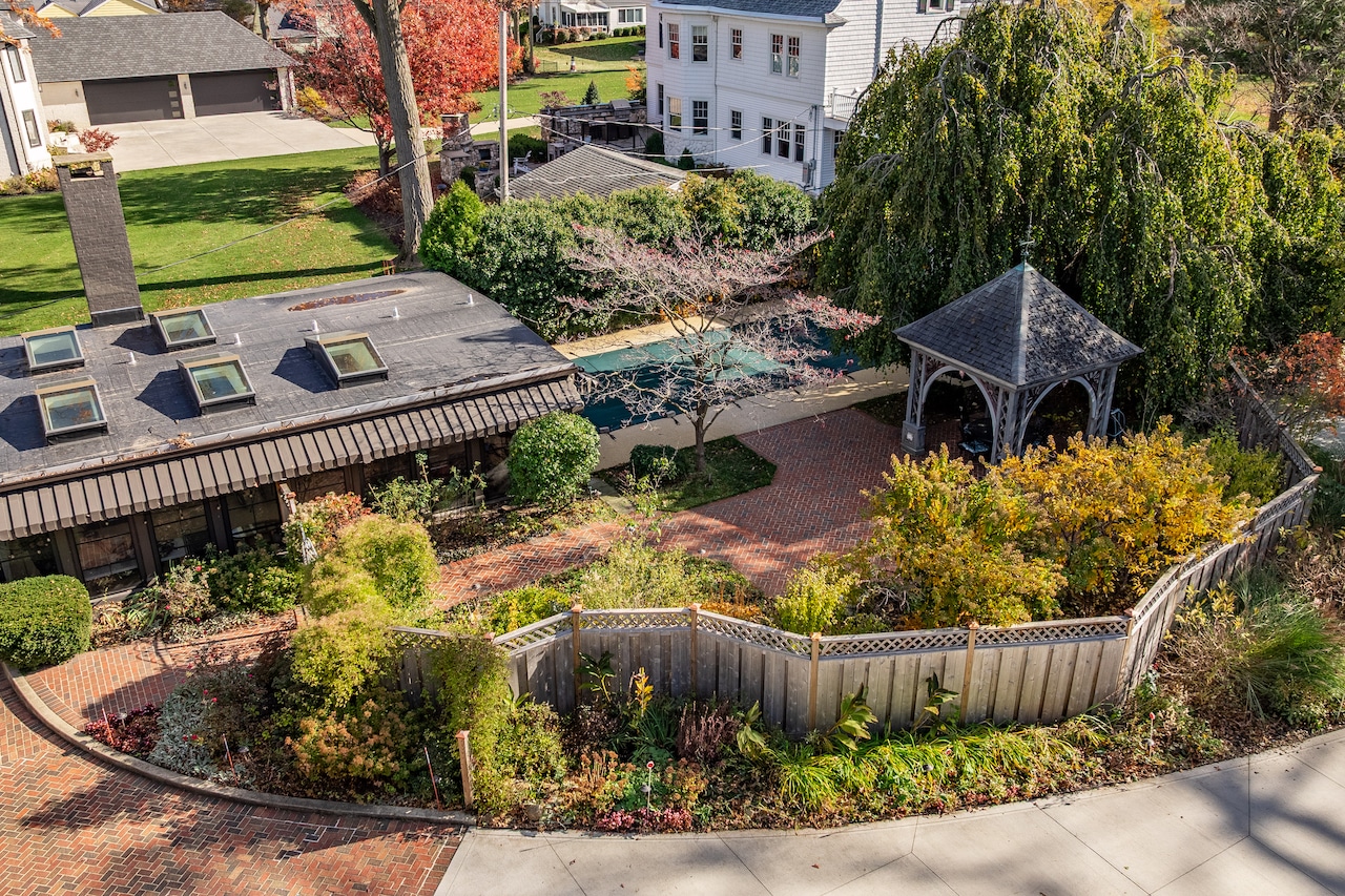 13904 Edgewater Drive, Lakewood: House of the Week