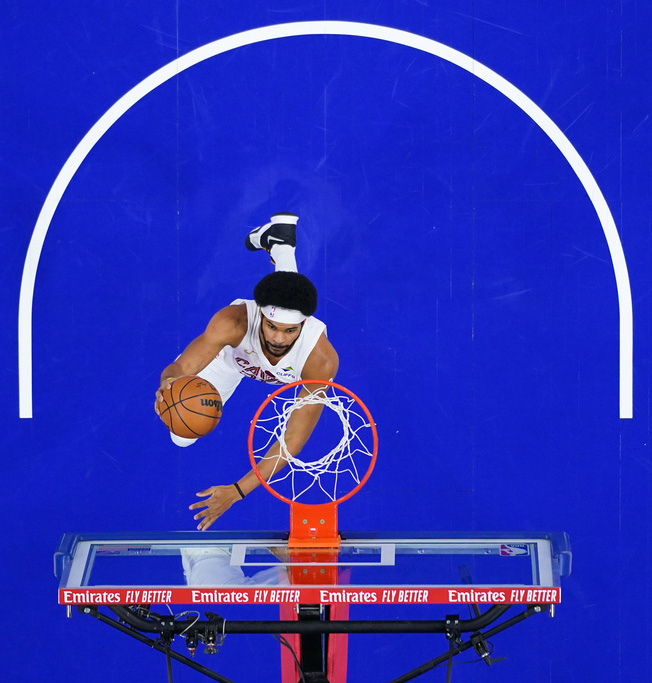 Cleveland Cavaliers' Jarrett Allen goes up for a shot during the first half of an NBA basketball game against the Philadelphia 76ers Wednesday, Jan. 14, 2026, in Philadelphia.