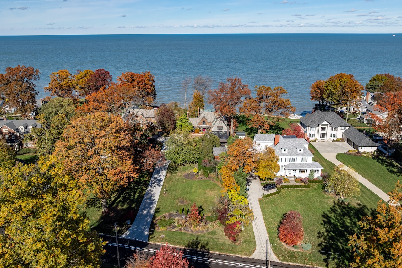 13904 Edgewater Drive, Lakewood: House of the Week