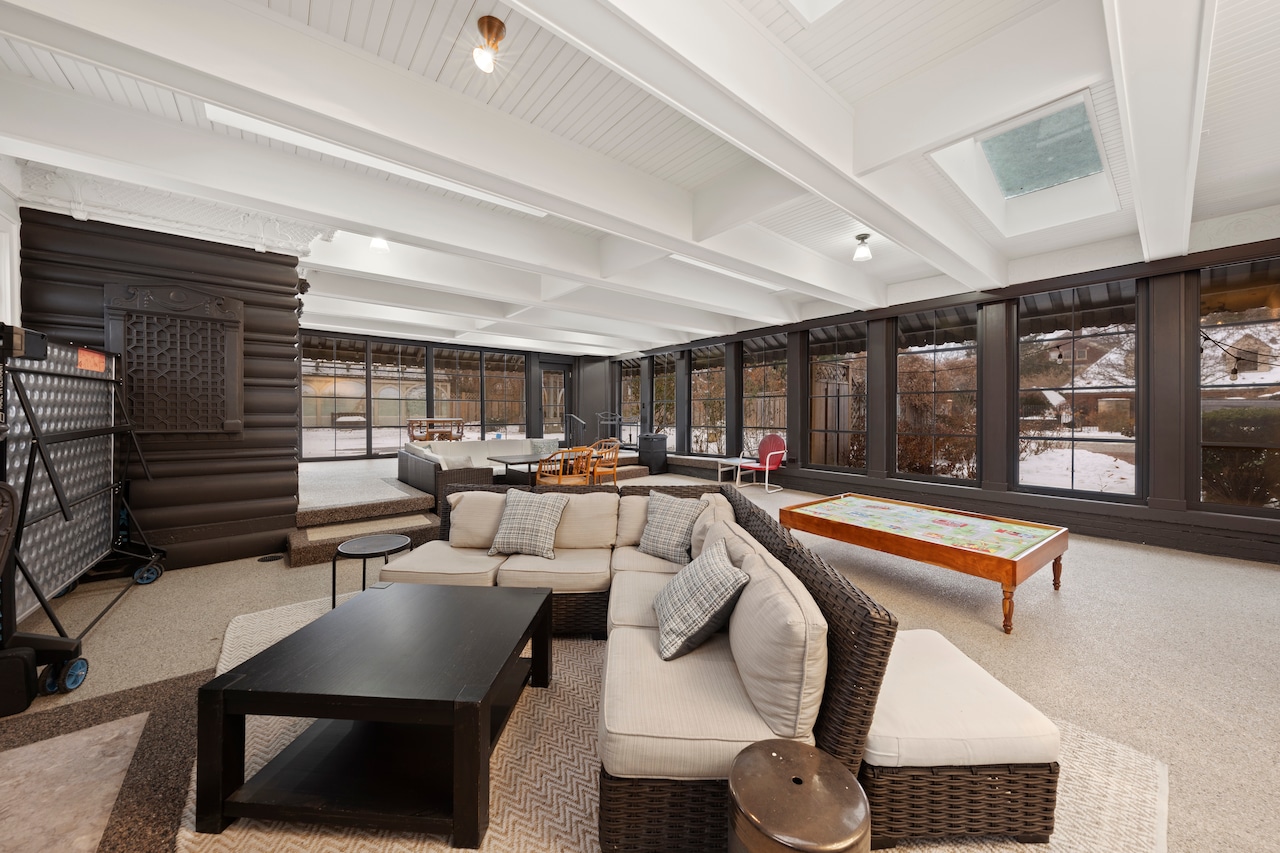 13904 Edgewater Drive, Lakewood: House of the Week