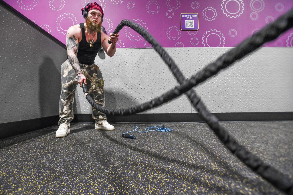 Planet Fitness celebrates grand opening in Taylor