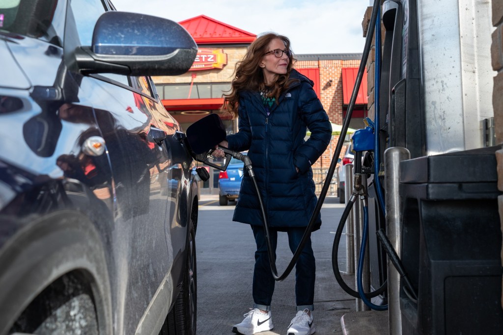 Local, national gas price drops below $3 a gallon