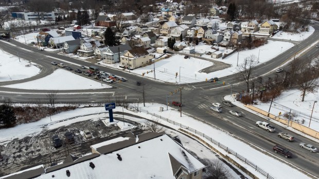 Vehicles stop at the intersection of Main Street and the I-81 off-ramp and Viewmont Drive in Dickson City Wednesday, January 21, 2026. (SEAN MCKEAG / STAFF PHOTOGRAPHER)