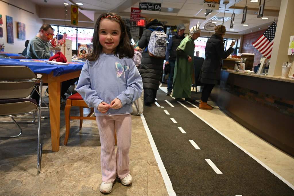 Clarks Summit’s Ice Festival draws crowds in spite of cold temperatures – Scranton Times-Tribune