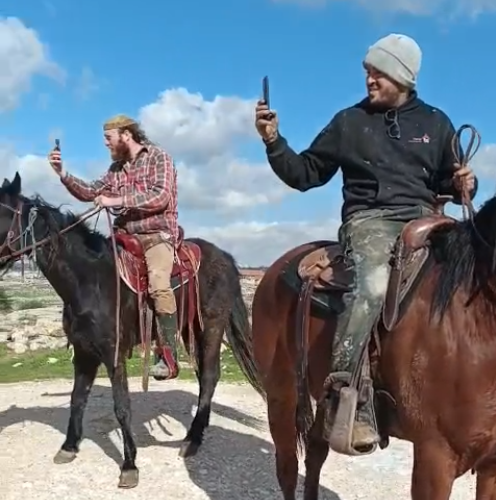 Colonizers Injure an Elderly Man in Hebron, Erect Caravans in Bethlehem |