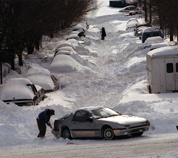 A motorist attempts to free himself at 5th and Northampton streets in Easton after the blizzard of 1996 on Jan. 9, 1996. (Pete Shaheen/The Morning Call)