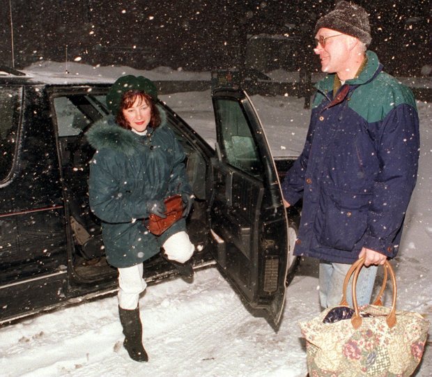 Jim Woof of Bangor, a member of the Delaware Lehigh Amateur Radio Club, holds the door for nurse Cindy Possimato as she gets out of his 4-wheeled drive vehicle to work her shift at Easton Hospital during the blizzard of 1996, Jan. 7, 1996. (Ed Koskey Jr./The Morning Call)