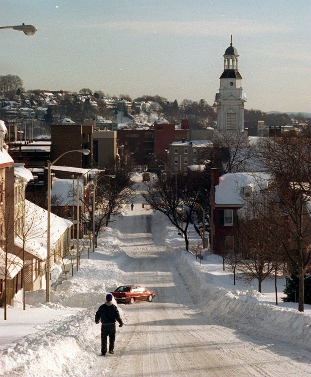 A walker navigates down Ferry Street, Easton, after the blizzard of 1996, Jan. 9, 1996. (Pete Shaheen/The Morning Call)