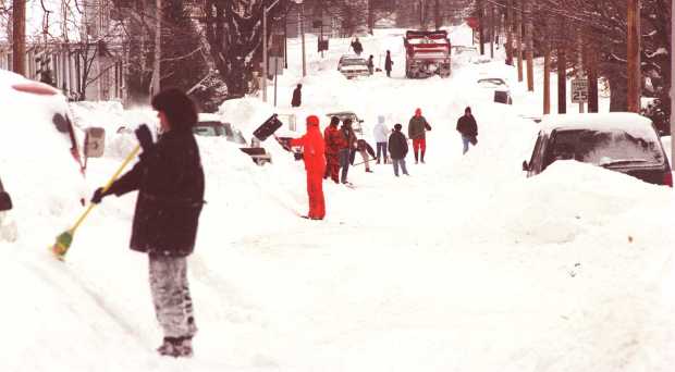 An army of snow shovelers work Juniper Street in Quakertown trying to free their cars from snow after the blizzard of 1996, Jan. 8, 1996. (Doug Benedict/The Morning Call)