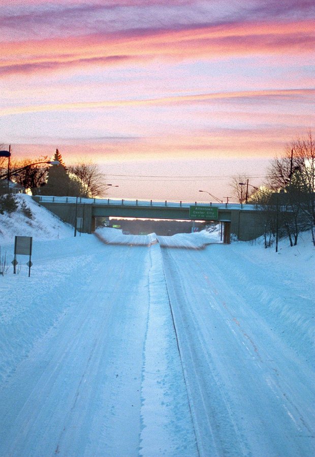 As the sun sets Jan. 8, 1996, Route 22 was empty of cars as the blizzard of 1996 prompted a state of emergency that allowed only emergency vehicles on the roads. (John C. Anderson/The Morning Call)