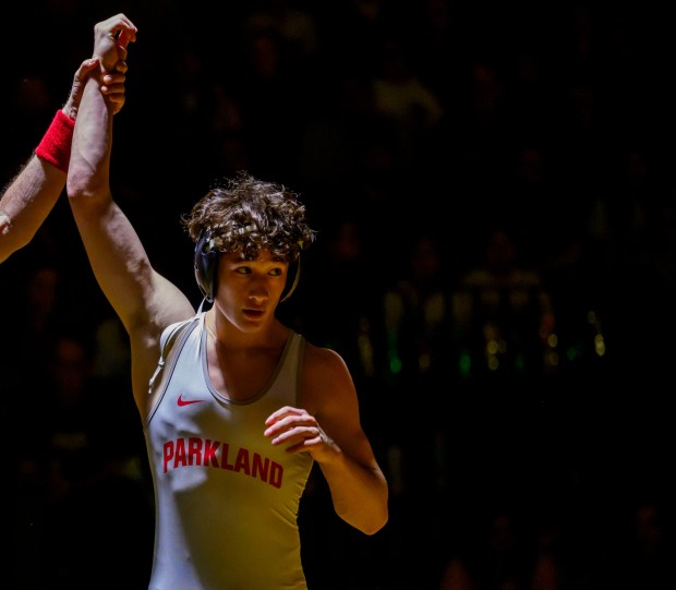 Emmaus' Jackson Max wrestles Parkland's Matt Velez in the 139-pound weight class Thursday, Jan. 22, 2026, at Emmaus High School. (April Gamiz/The Morning Call)