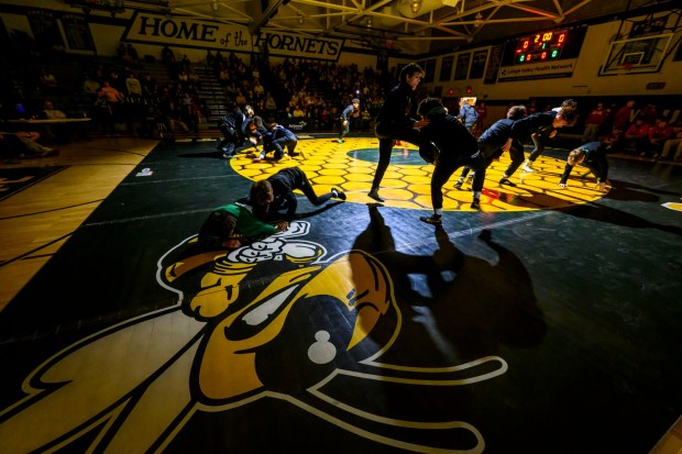 Emmaus warms up against Parkland on Thursday, Jan. 22, 2026, at Emmaus High School. (April Gamiz/The Morning Call)