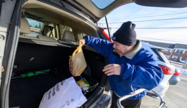 Lehigh Valley readies for snow by stocking up on groceries, rock salt