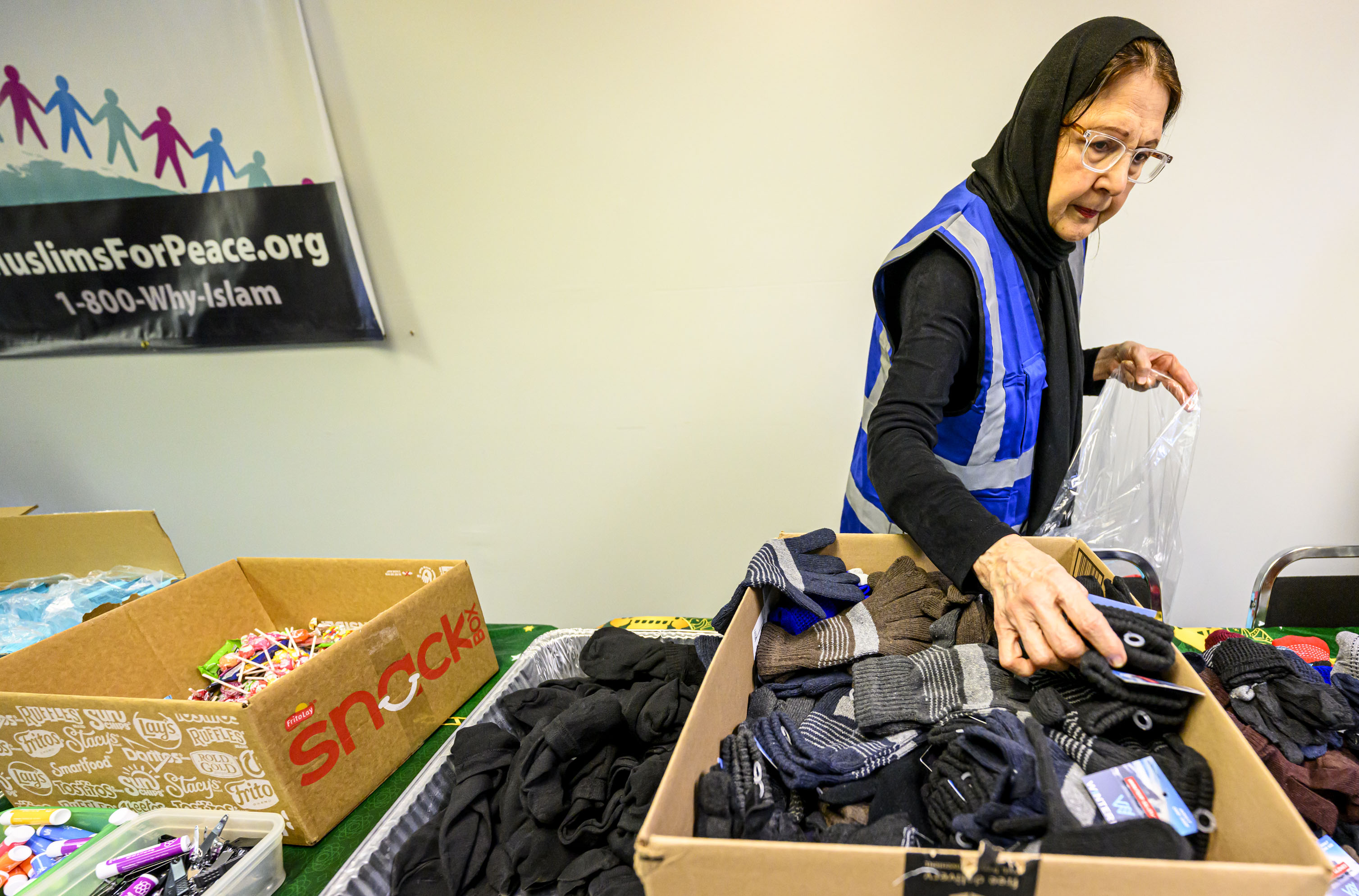 Raheela Chaudhry and other members of the Ahmadiyya Muslim Communityâs...