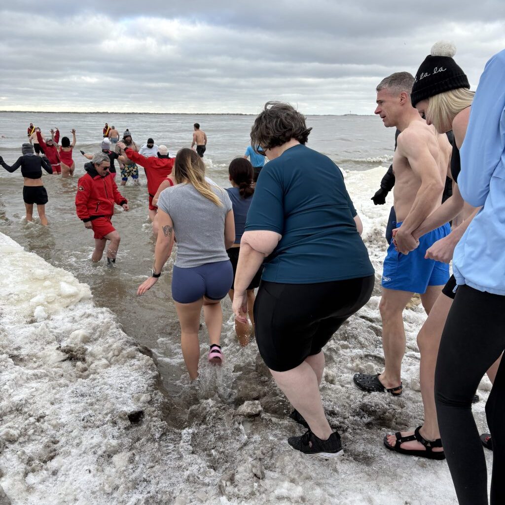 Hundreds brave Lake Erie for third annual 'Port Plunge