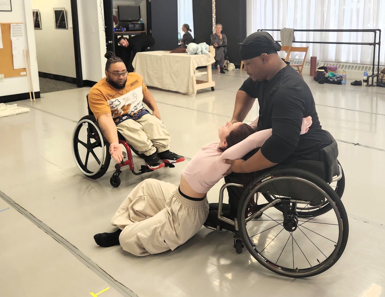 Dancing Wheels performs ‘Puff, the Magic Dragon’ at Lake Erie College