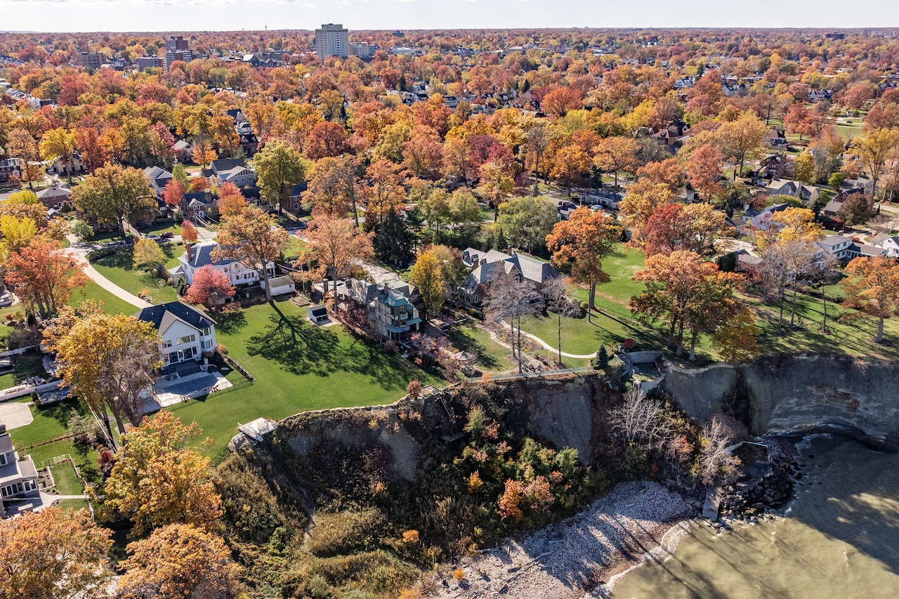 13904 Edgewater Drive, Lakewood: House of the Week