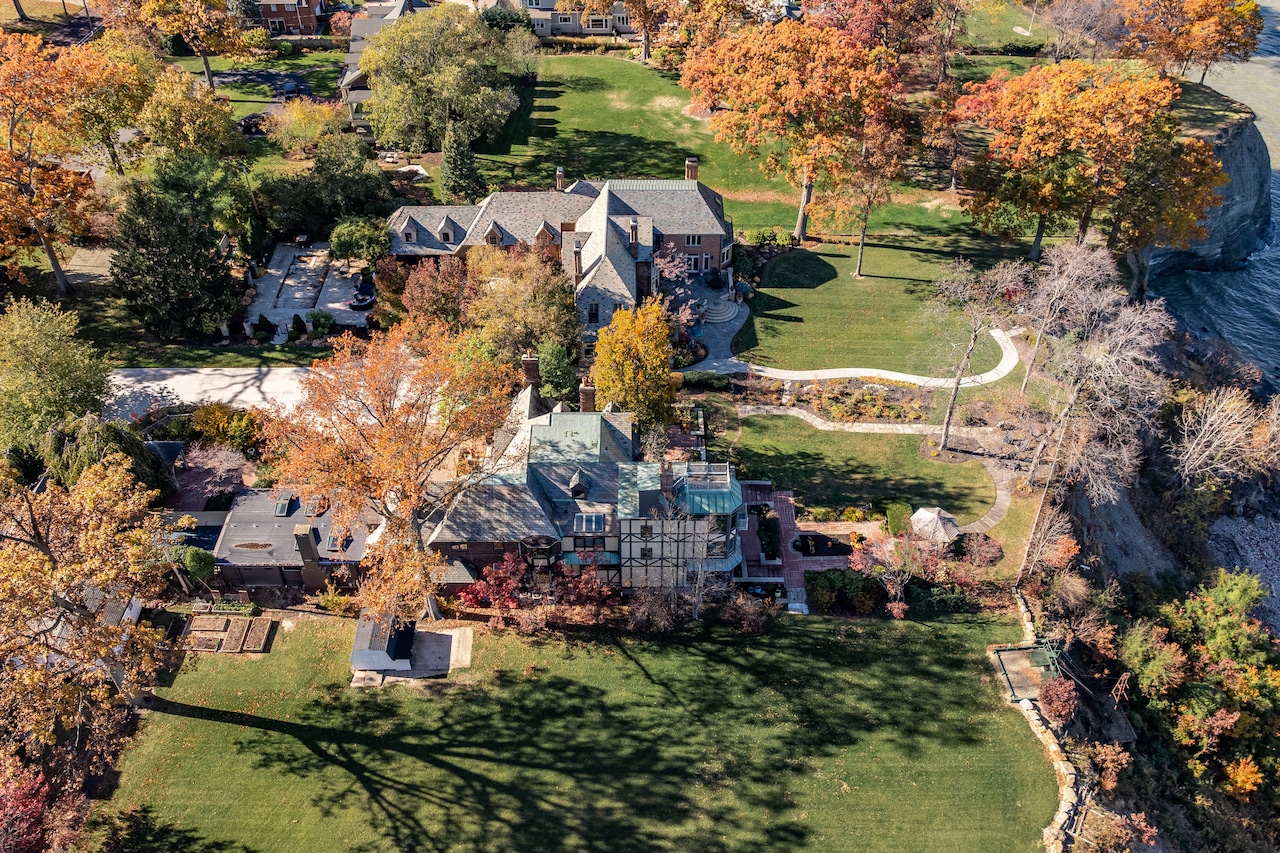 13904 Edgewater Drive, Lakewood: House of the Week