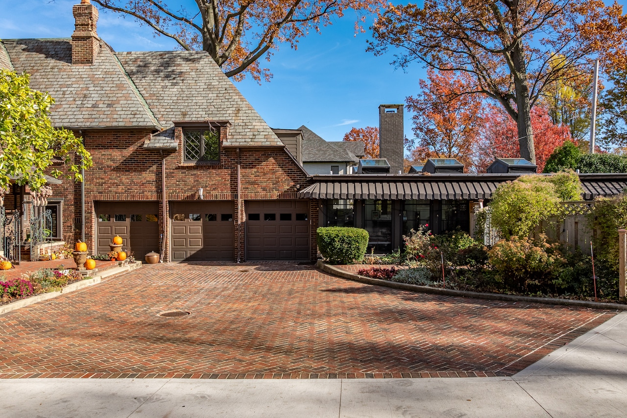 13904 Edgewater Drive, Lakewood: House of the Week